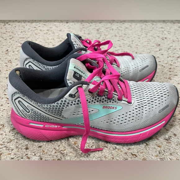 Women’s Brooks ghost 14, oyster/yucca/pink, size 7 - Picture 1 of 9